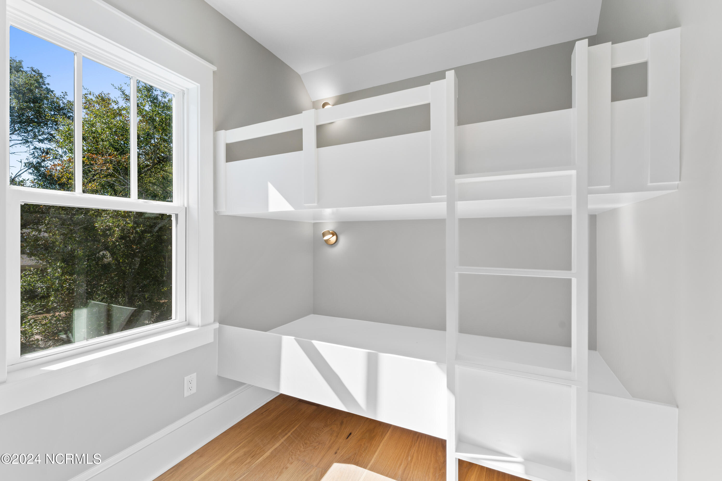 19 Fort Holmes Trail