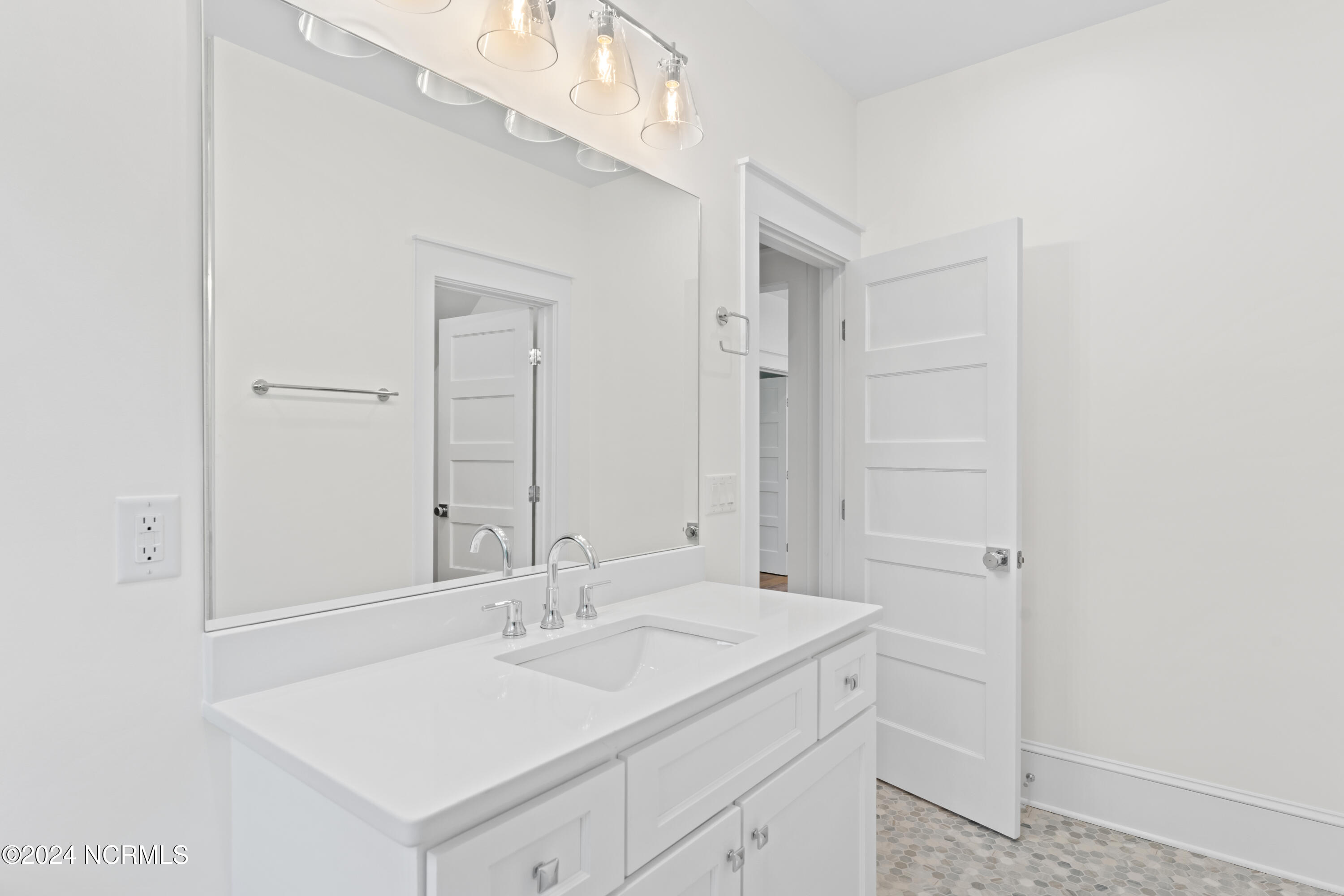 19 Fort Holmes Trail