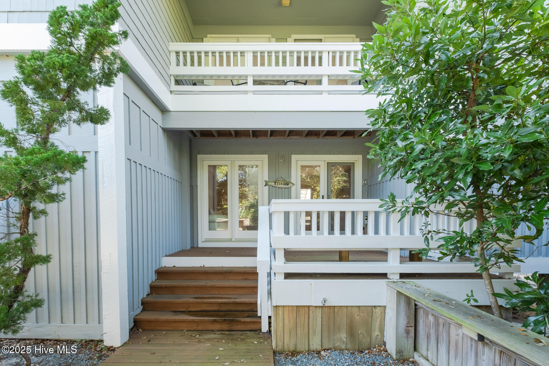 20 Laughing Gull Trail