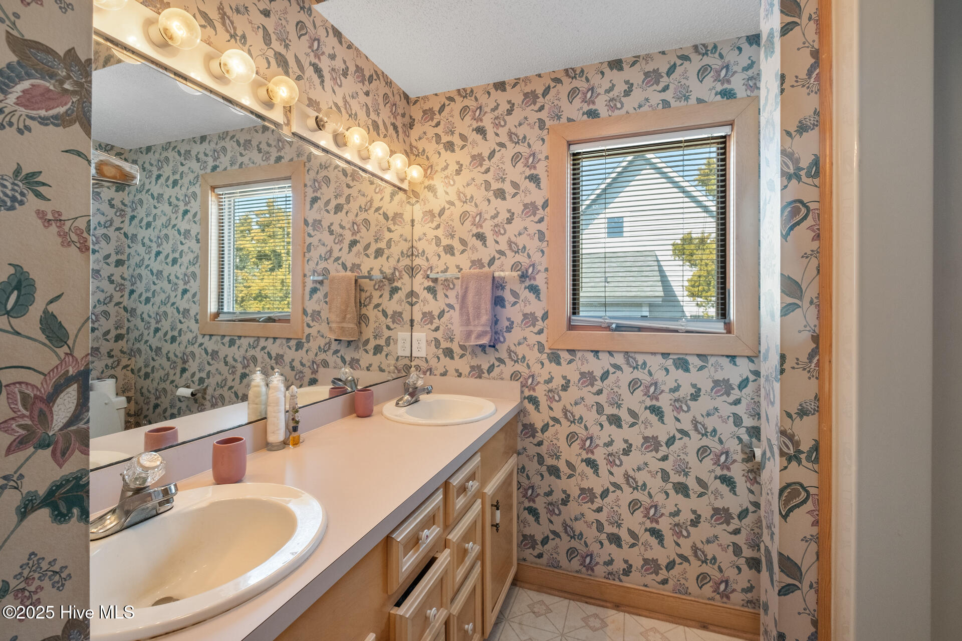 20 Laughing Gull Trail