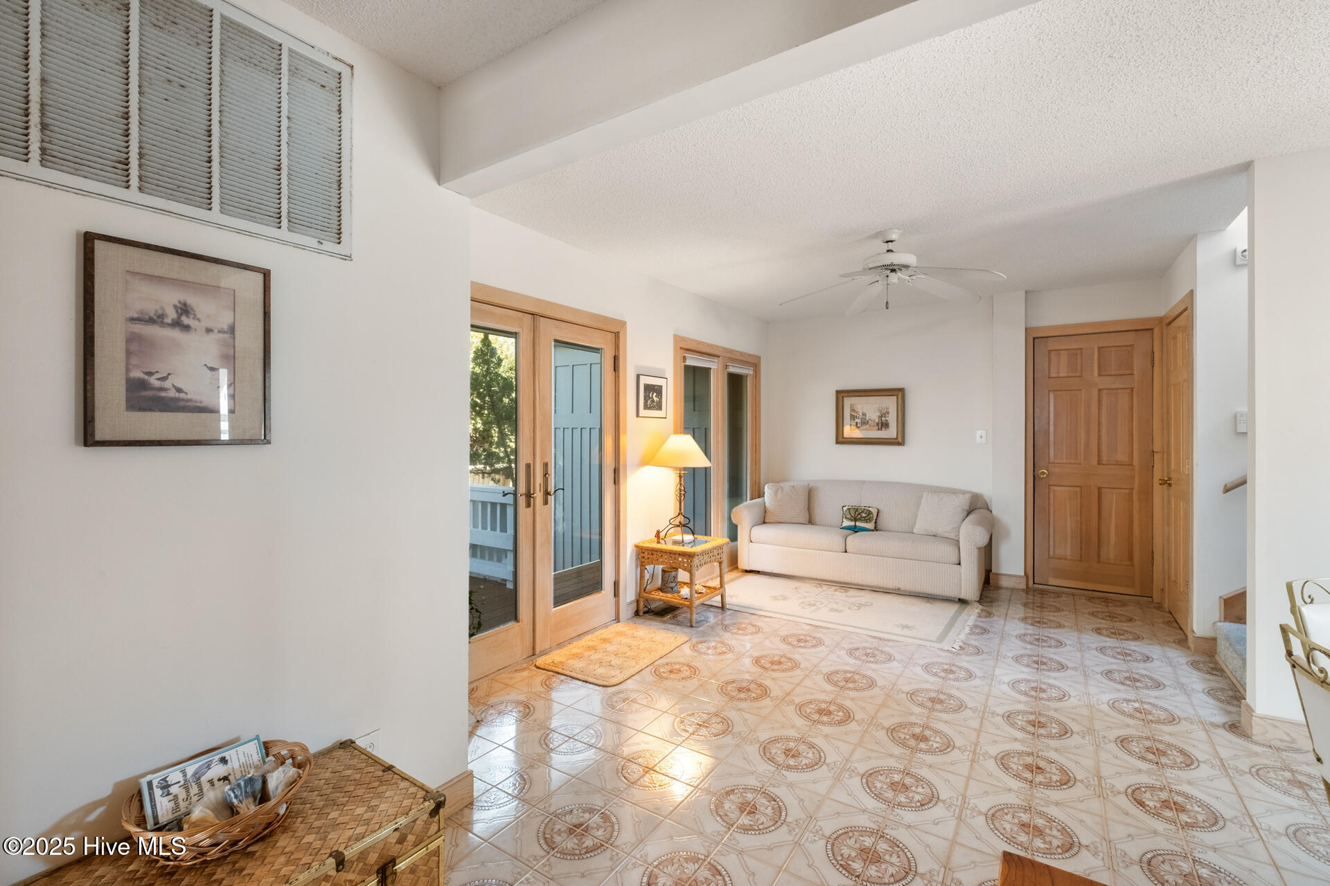 20 Laughing Gull Trail