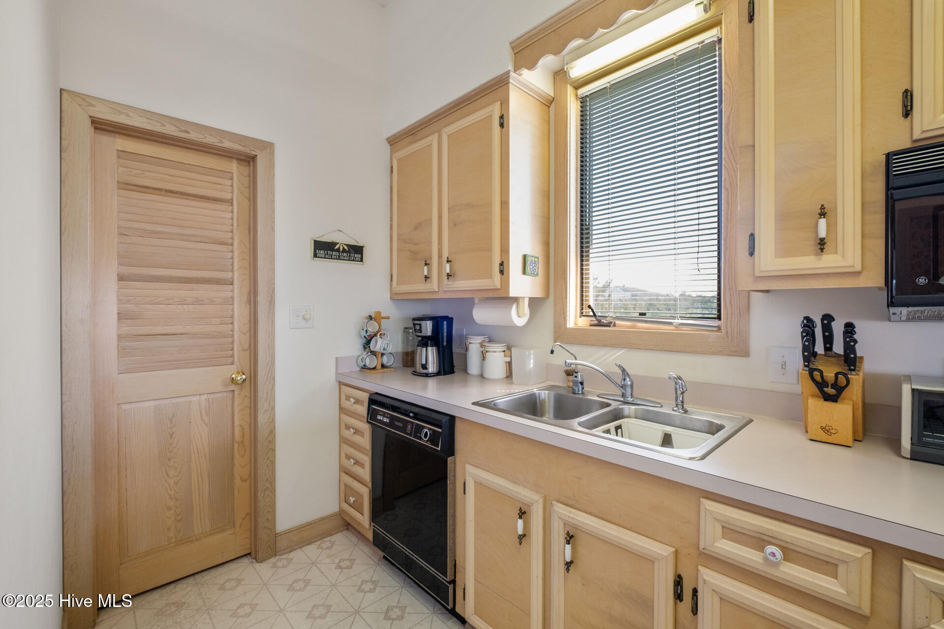 20 Laughing Gull Trail