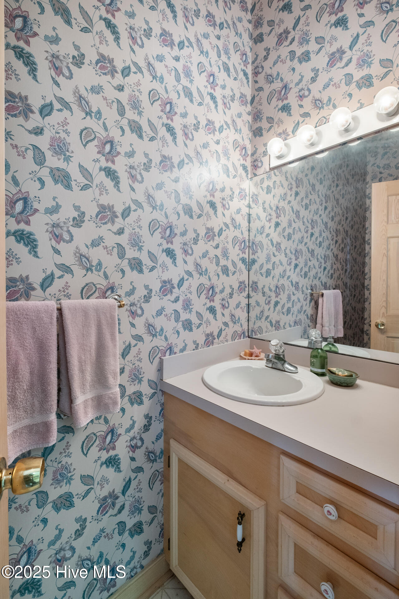 20 Laughing Gull Trail