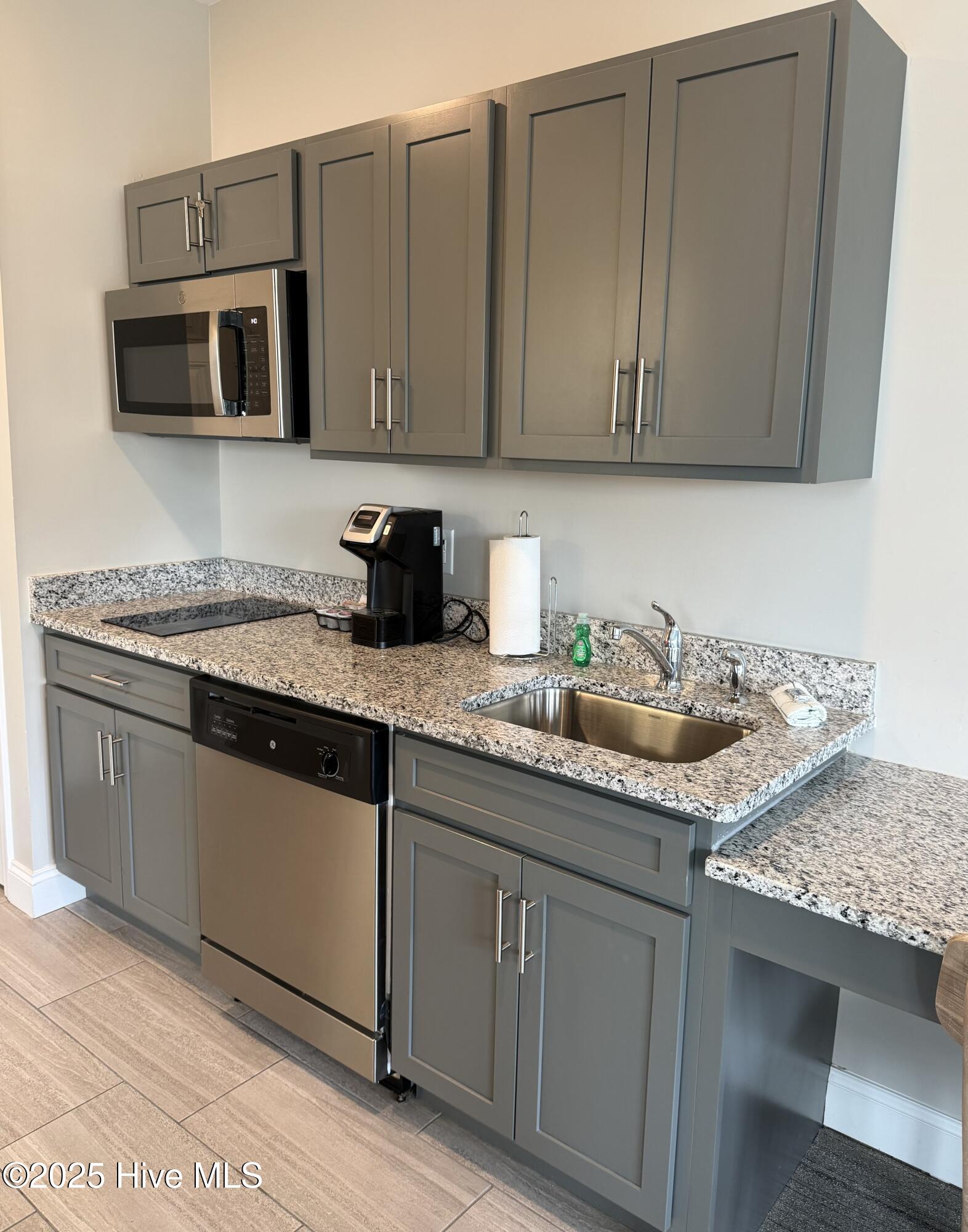 702 E Moore Street, # 202