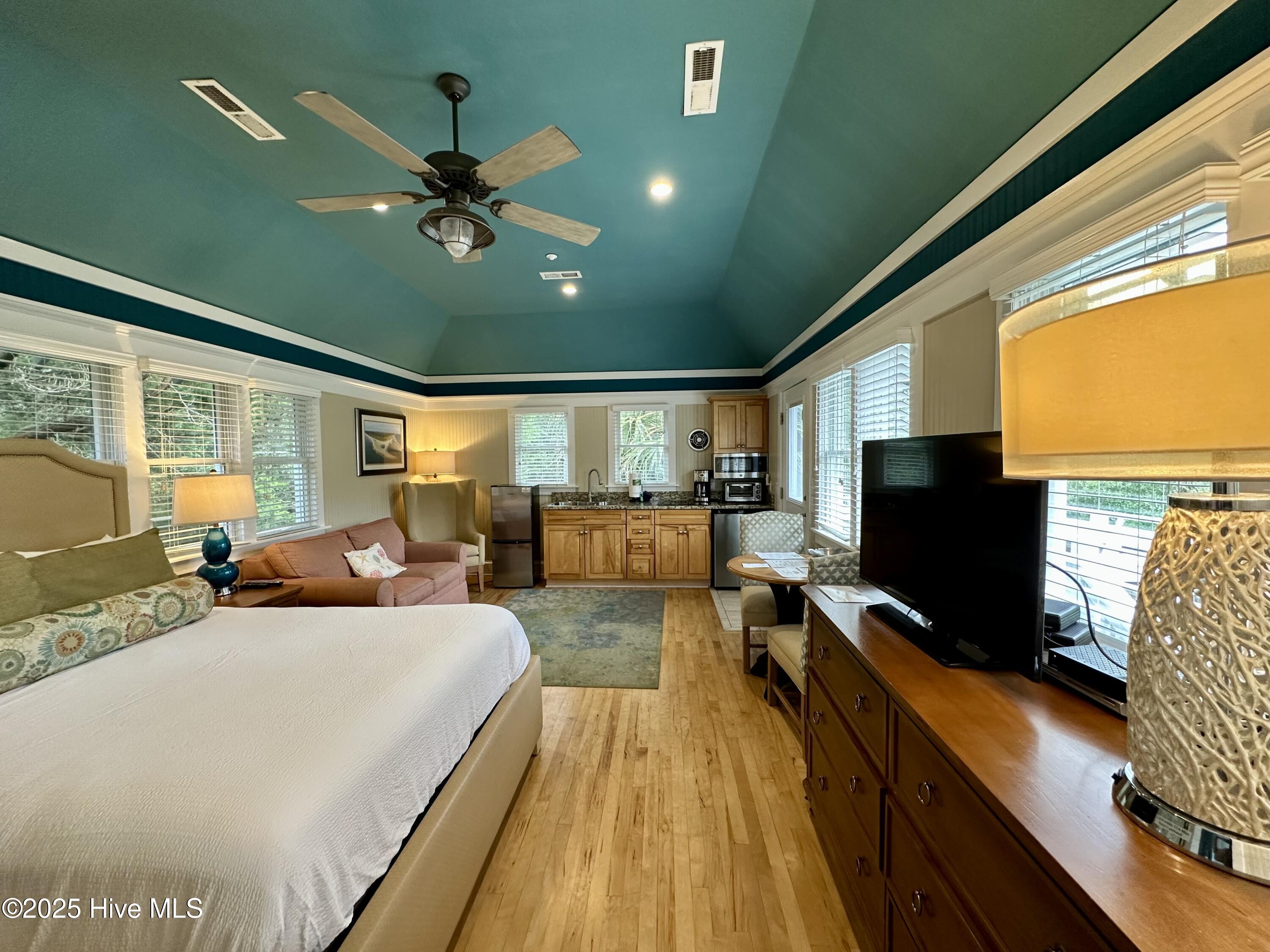 26 Earl Of Craven Court, Week H + Crofter Rights