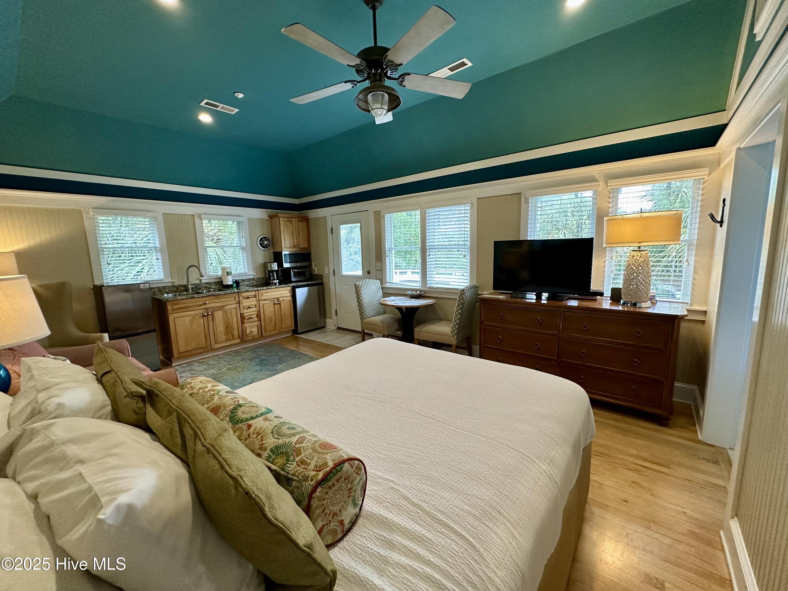 26 Earl Of Craven Court, Week H + Crofter Rights