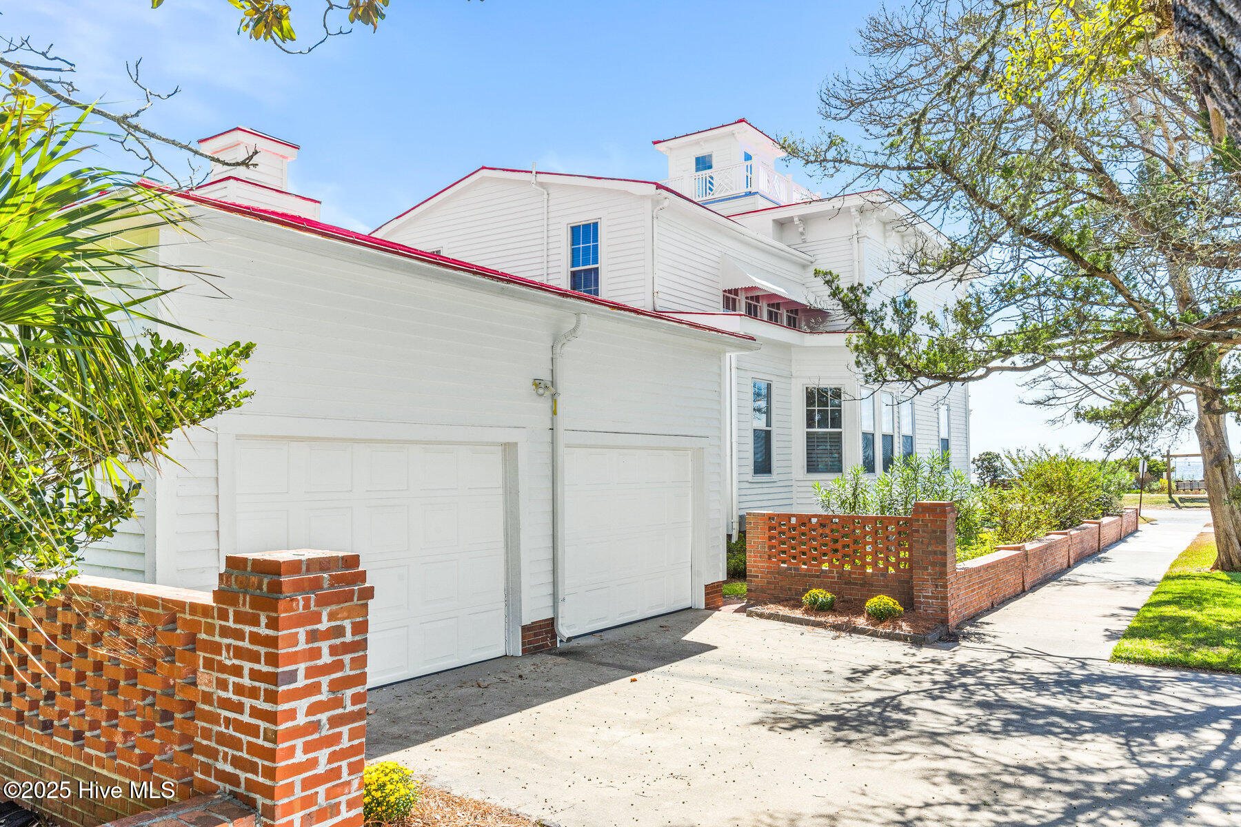 216 W Bay Street