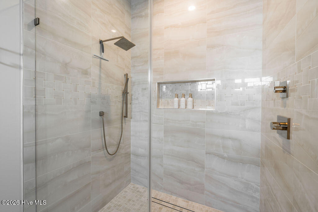 9143 Fallen Pear Lane NE