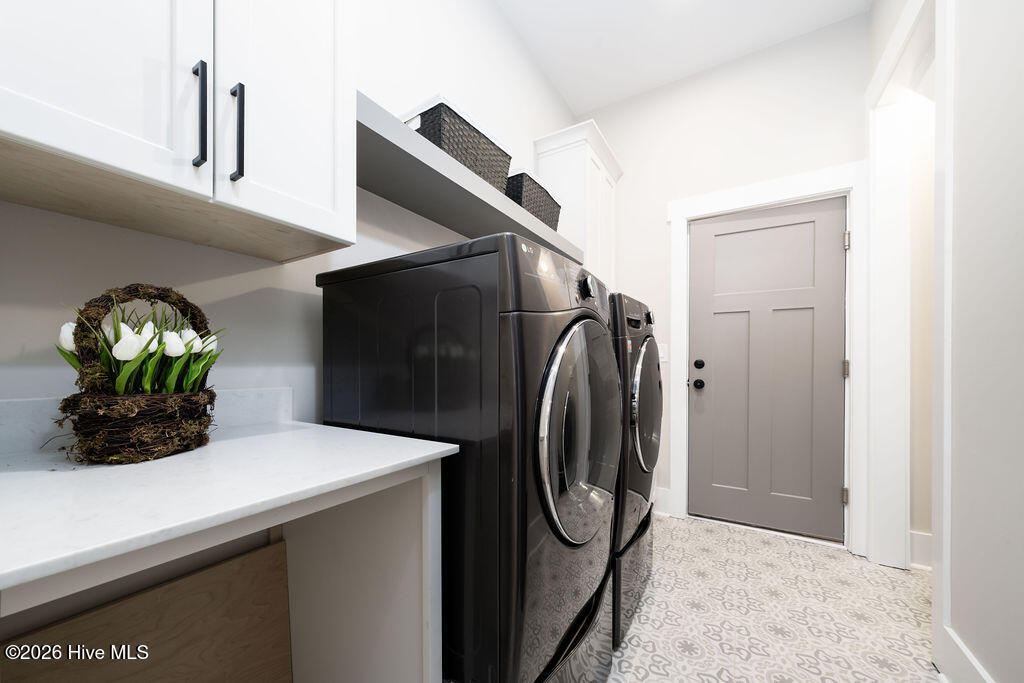 9143 Fallen Pear Lane NE