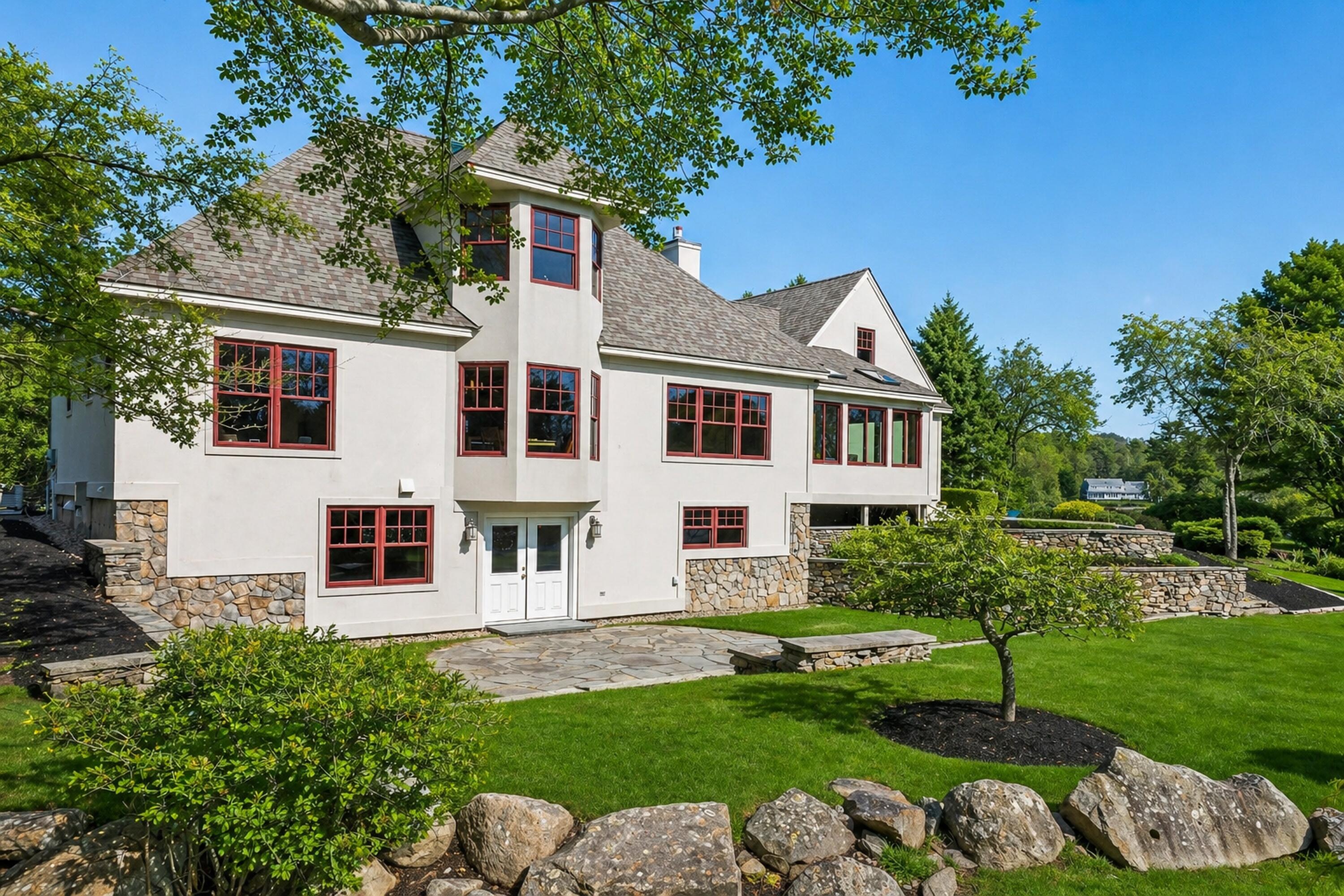 27 Riverview Drive