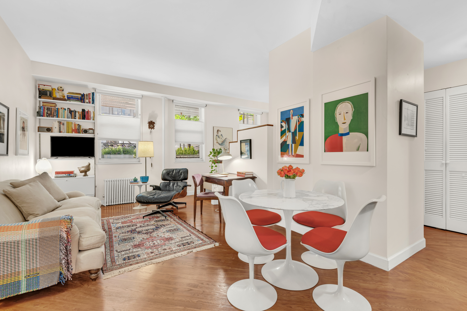 22 IRVING Place 1E