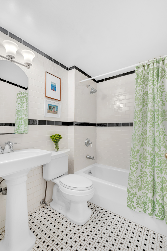 22 IRVING Place 1E