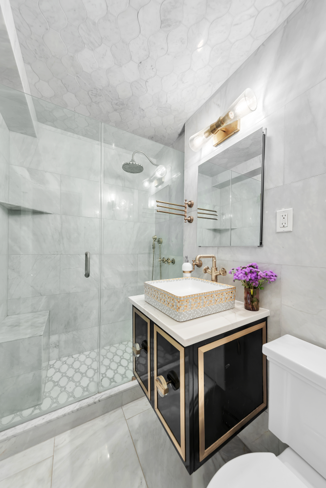 420 E 55TH Street 8U