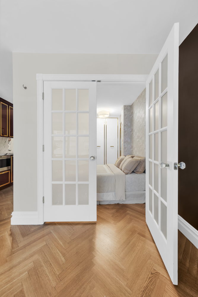 420 E 55TH Street 8U