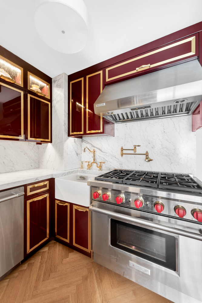 420 E 55TH Street 8U
