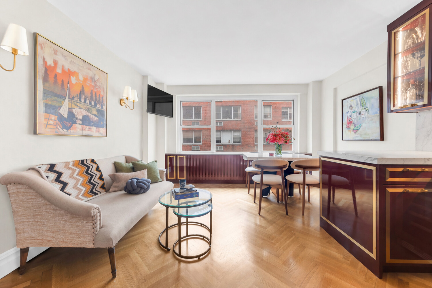 420 E 55TH Street 8U