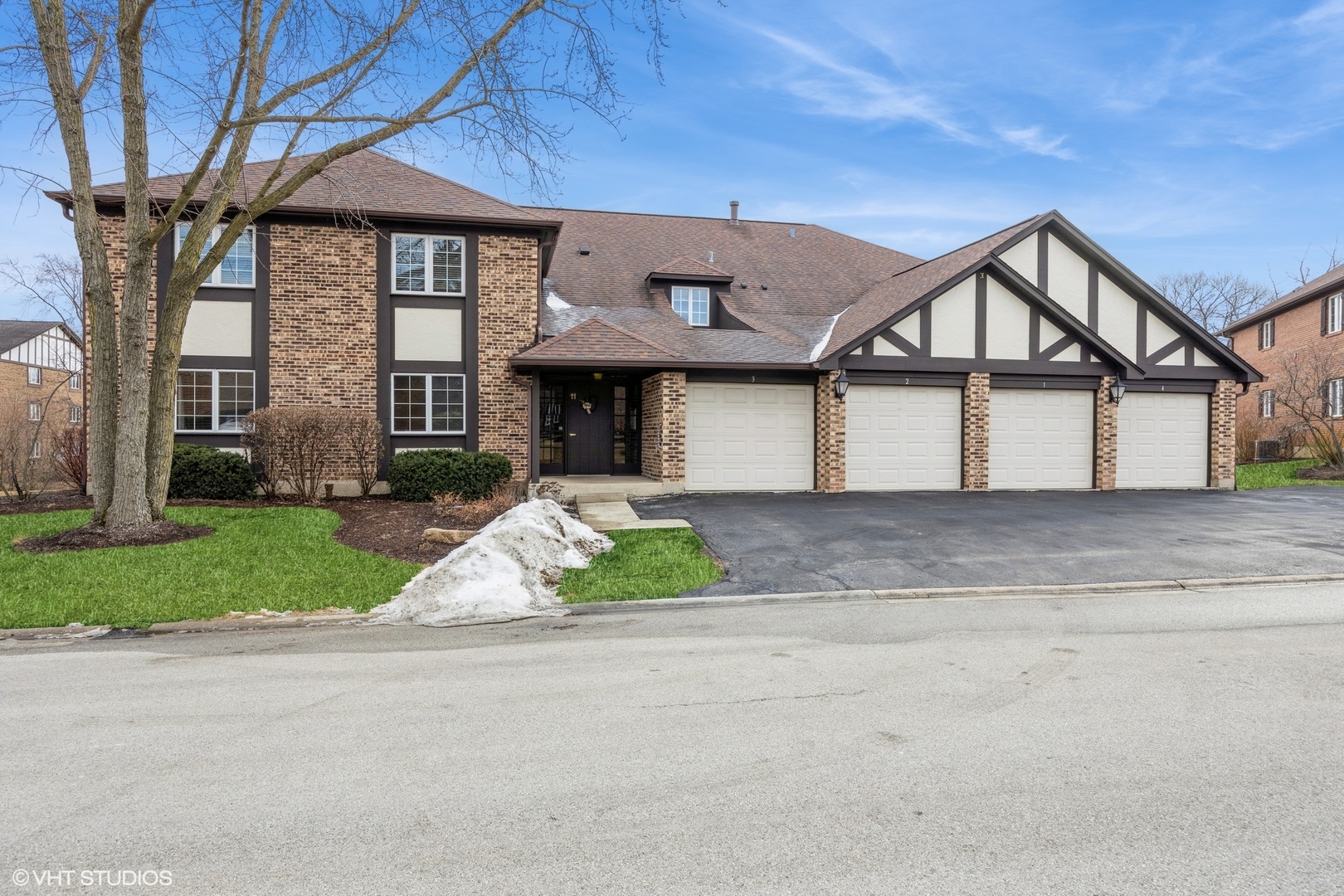 11 Sauk Trail Unit: 3