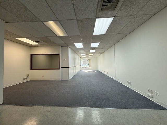 9959 S Roberts Road Unit: B