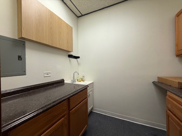 9959 S Roberts Road Unit: B