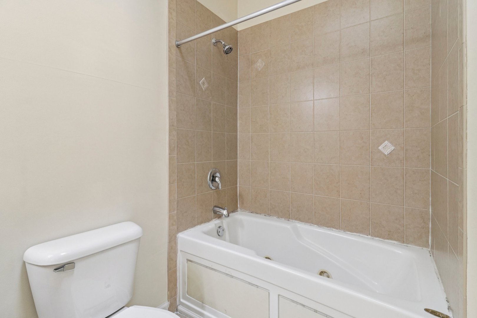 6120 W 65th Street Unit: 5