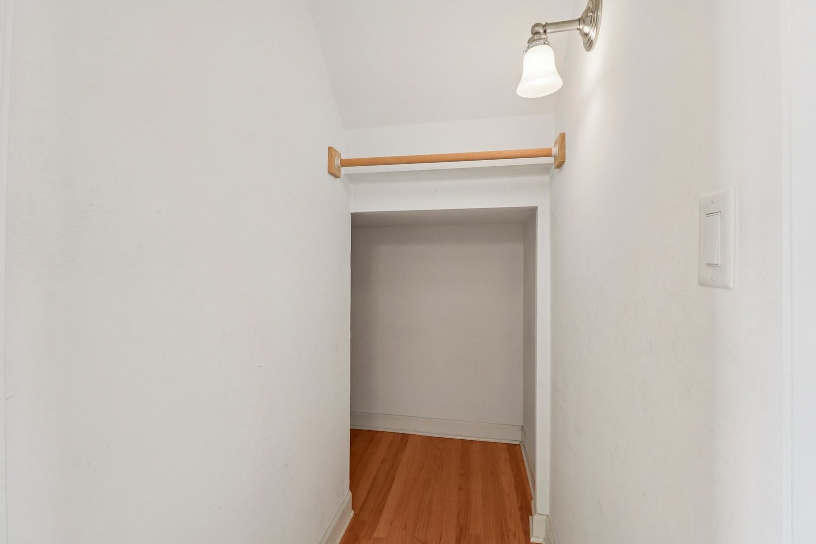 6120 W 65th Street Unit: 5