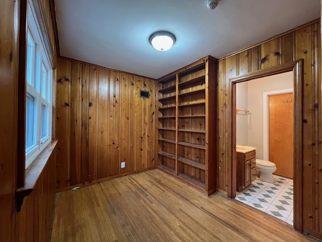 704 E 9th Street