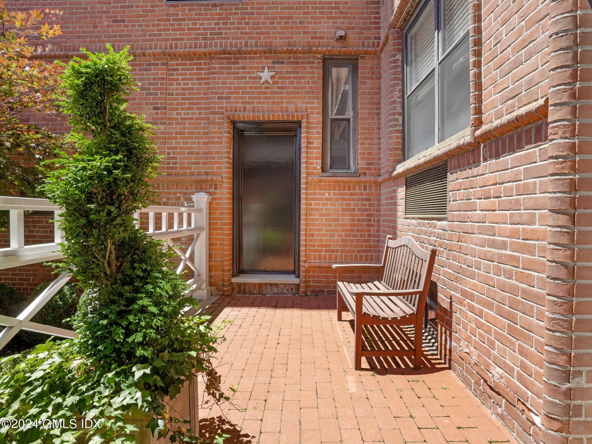 25 W Elm Street, 12