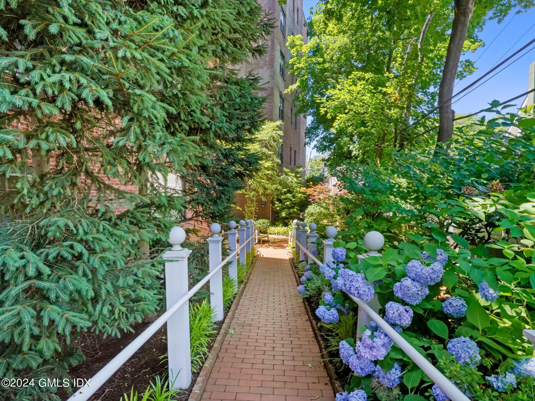 25 W Elm Street, 12