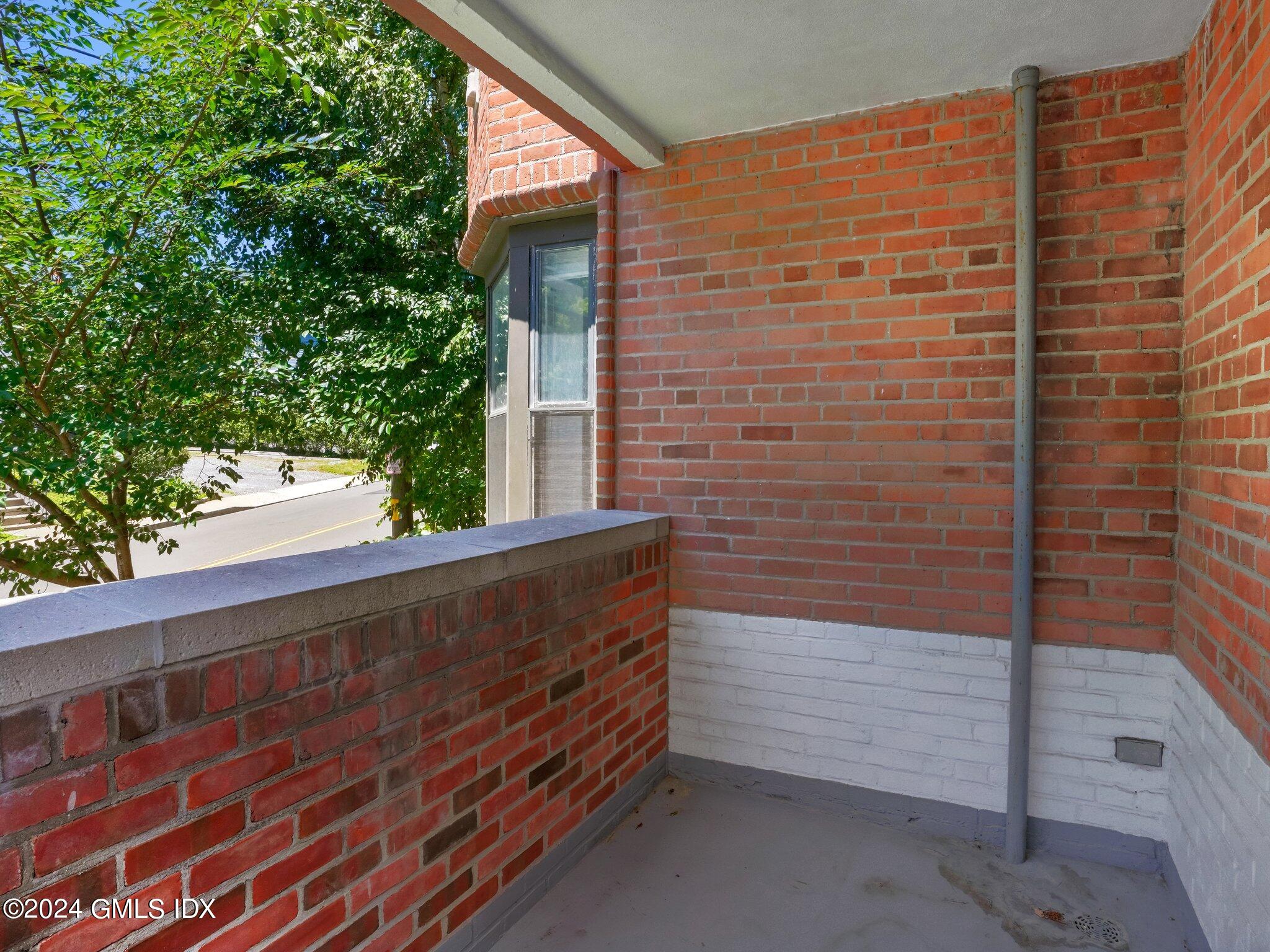25 W Elm Street, 12