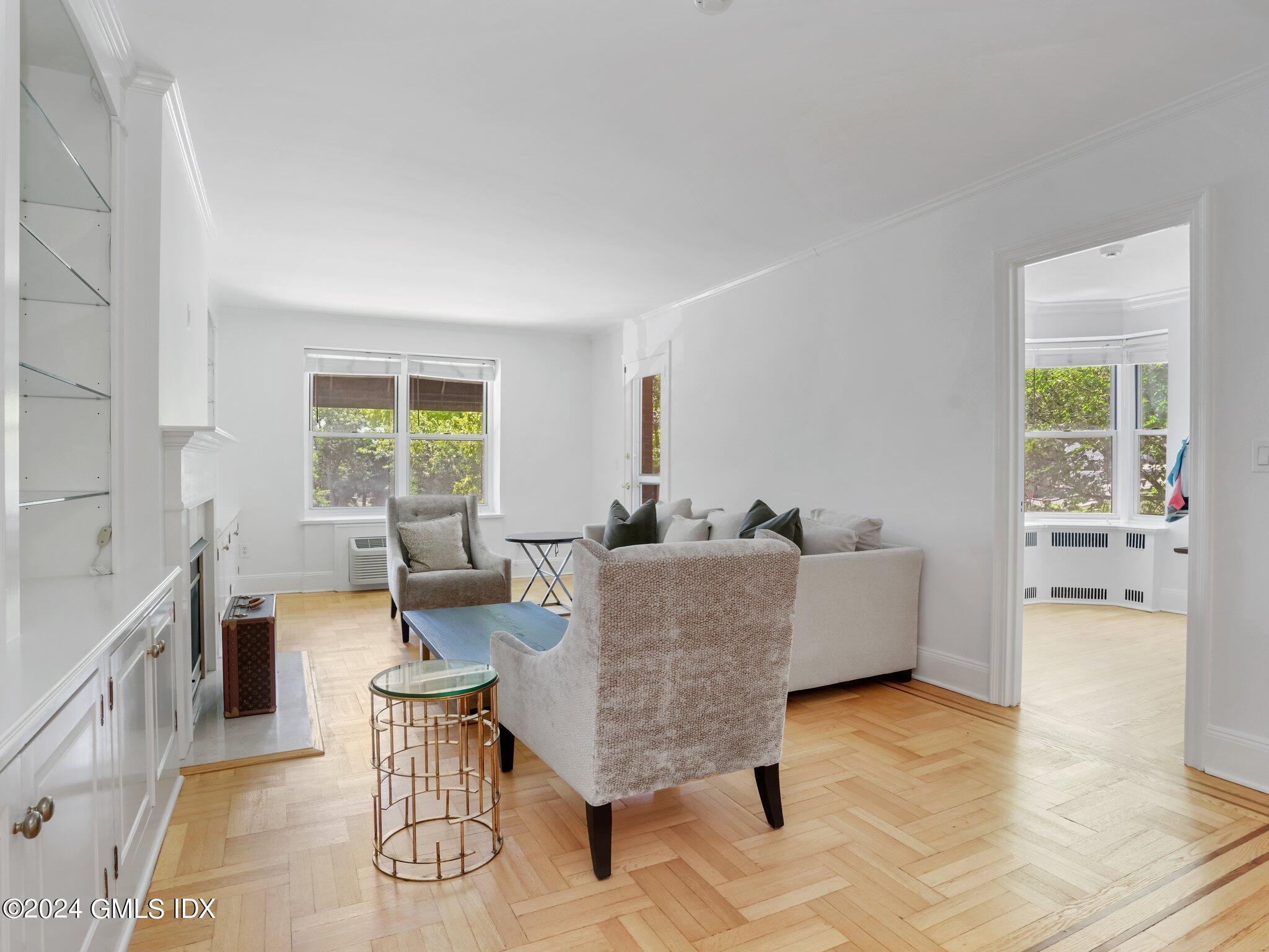 25 W Elm Street, 12