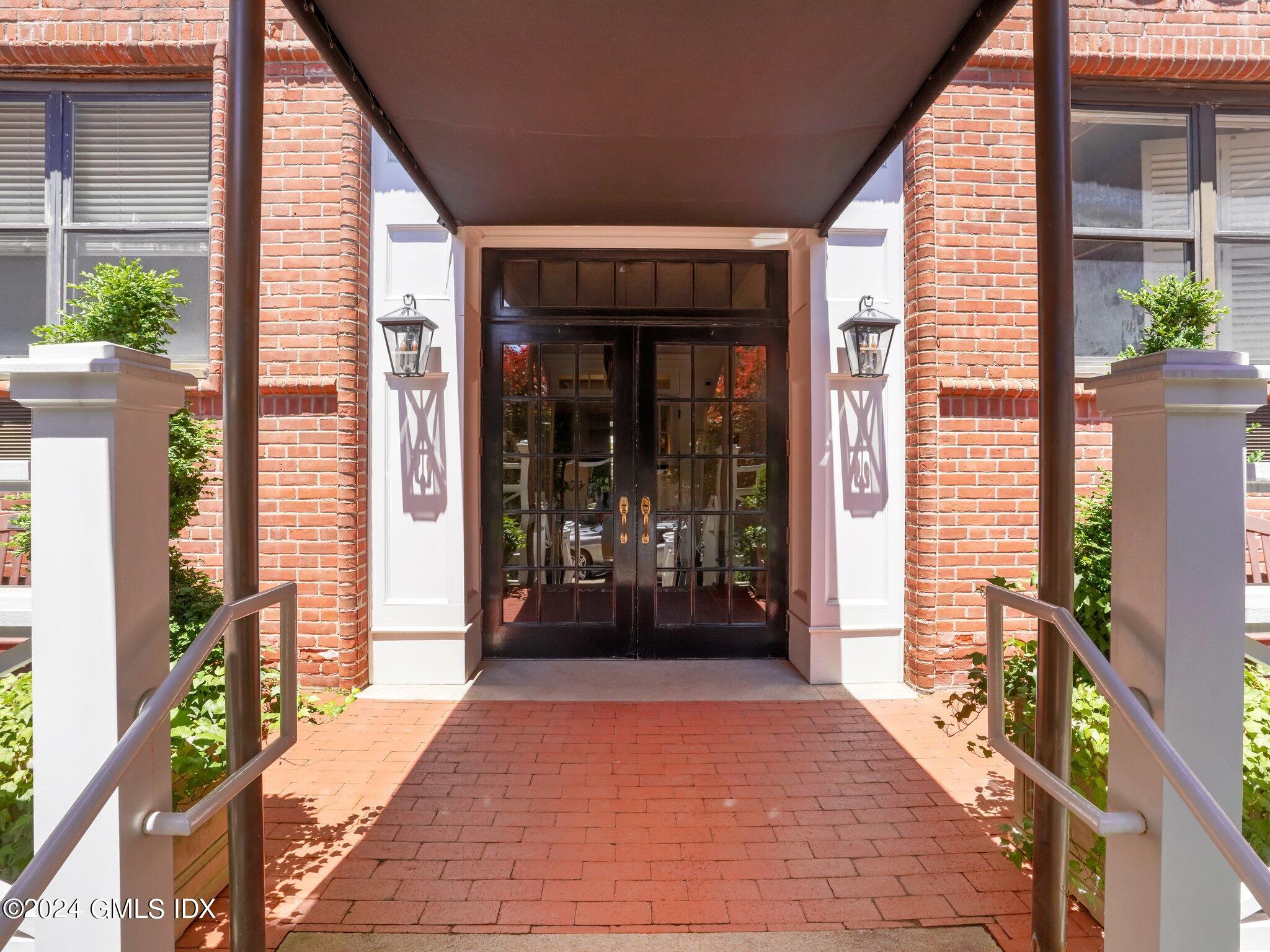 25 W Elm Street, 12