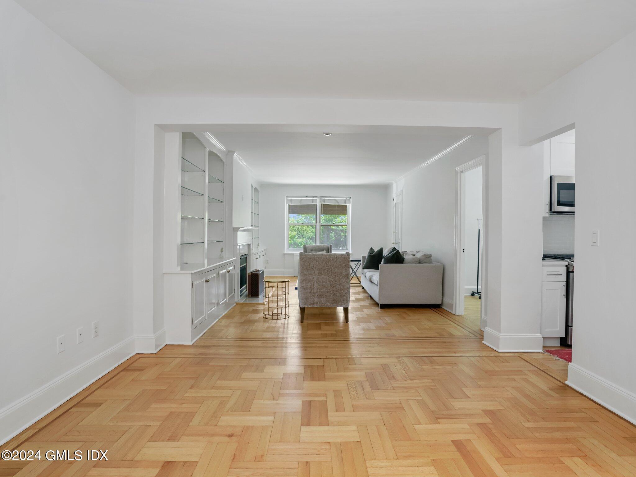 25 W Elm Street, 12