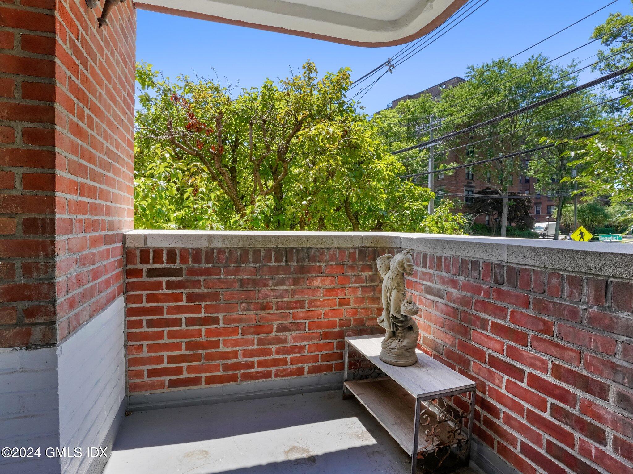 25 W Elm Street, 12