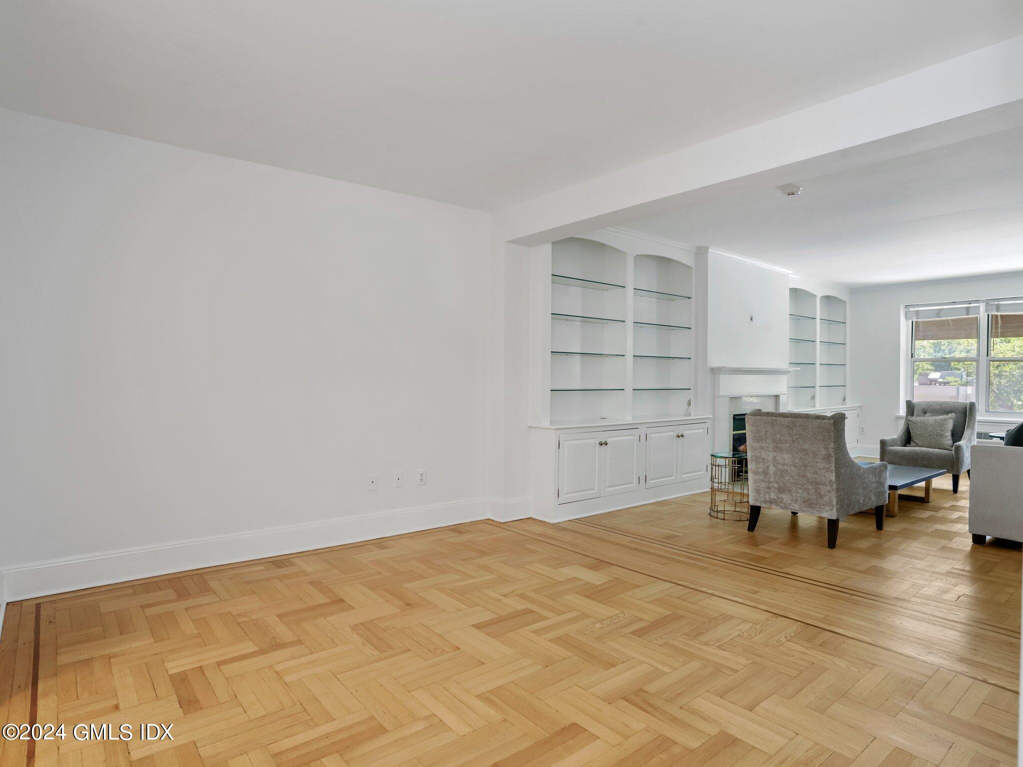 25 W Elm Street, 12