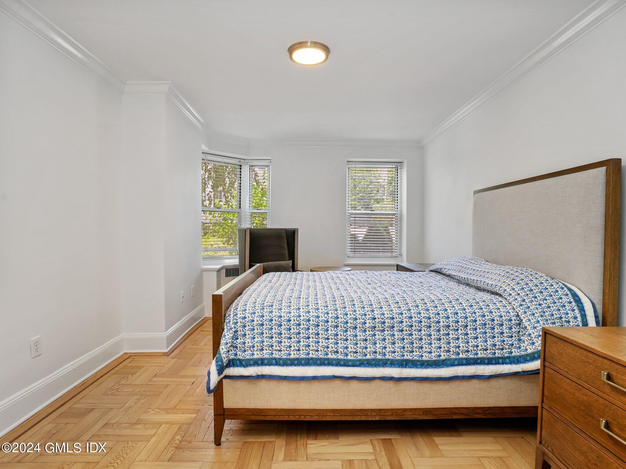 25 W Elm Street, 12