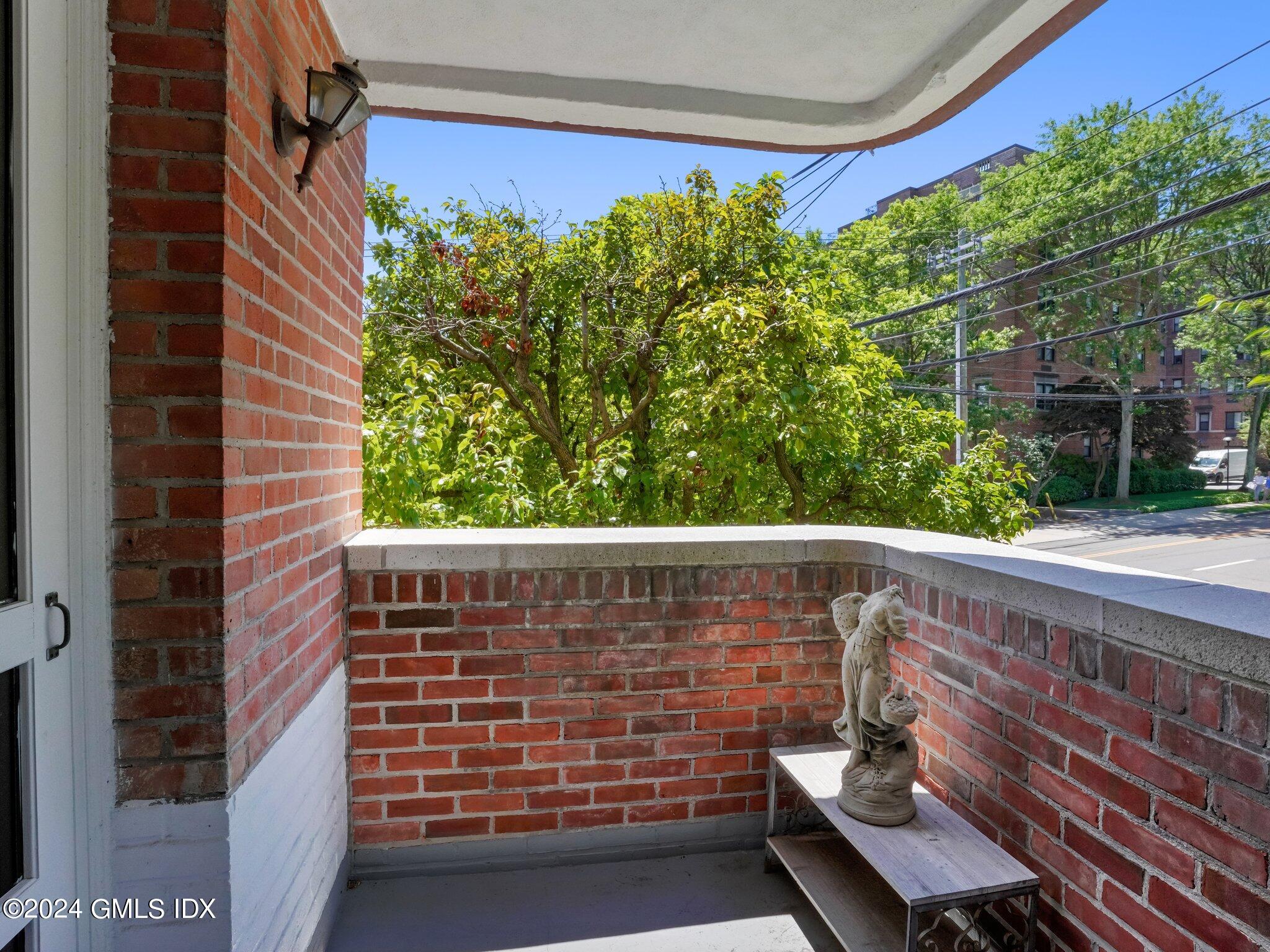 25 W Elm Street, 12