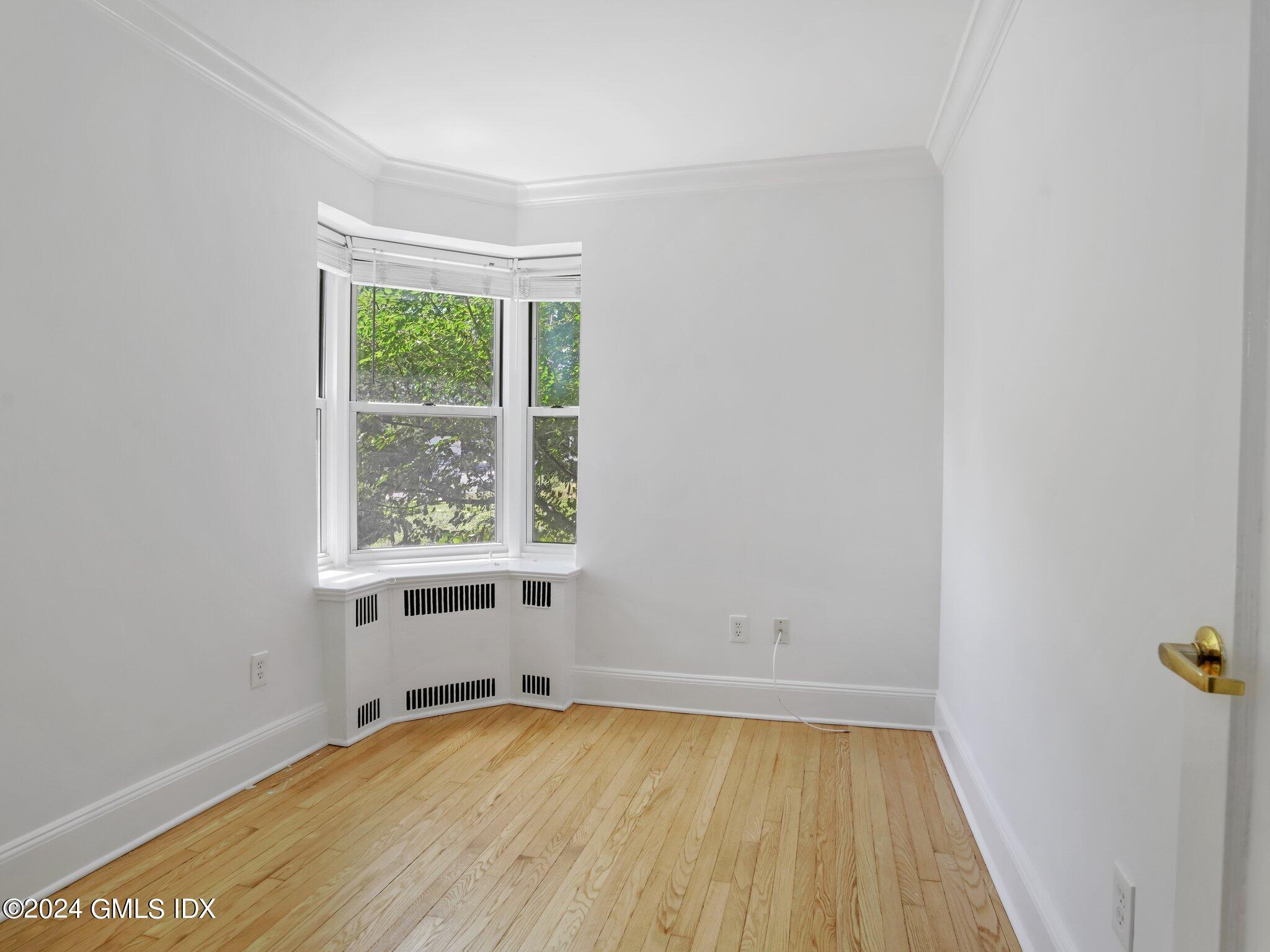 25 W Elm Street, 12