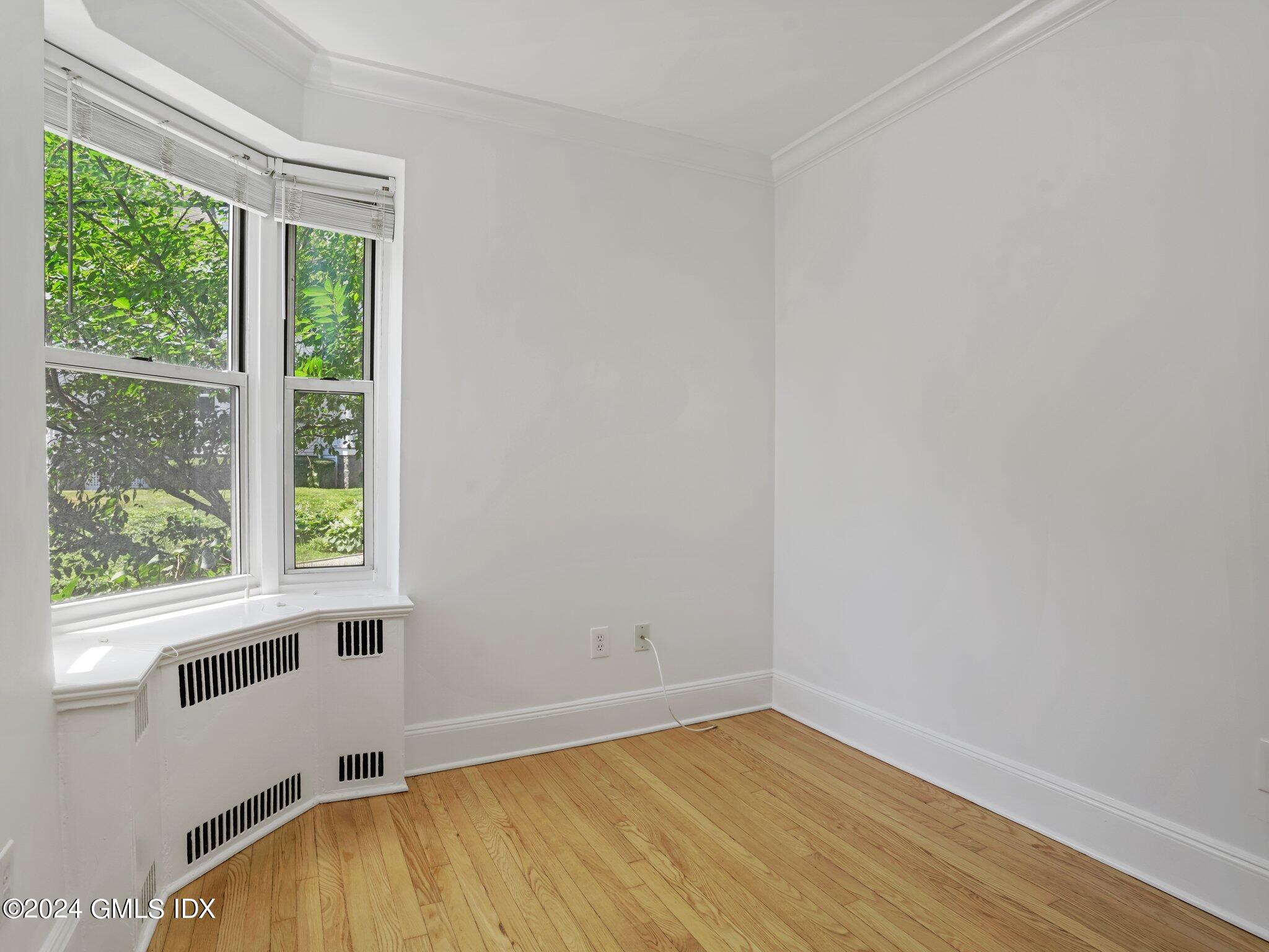 25 W Elm Street, 12