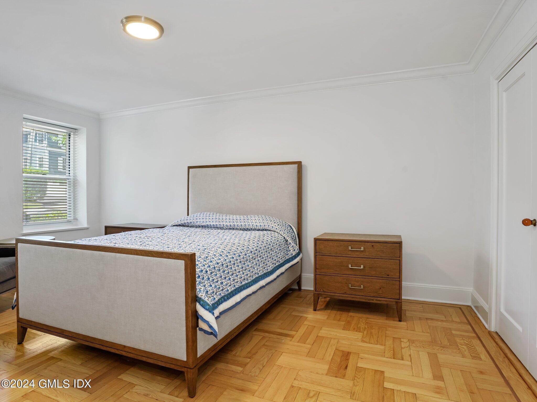 25 W Elm Street, 12