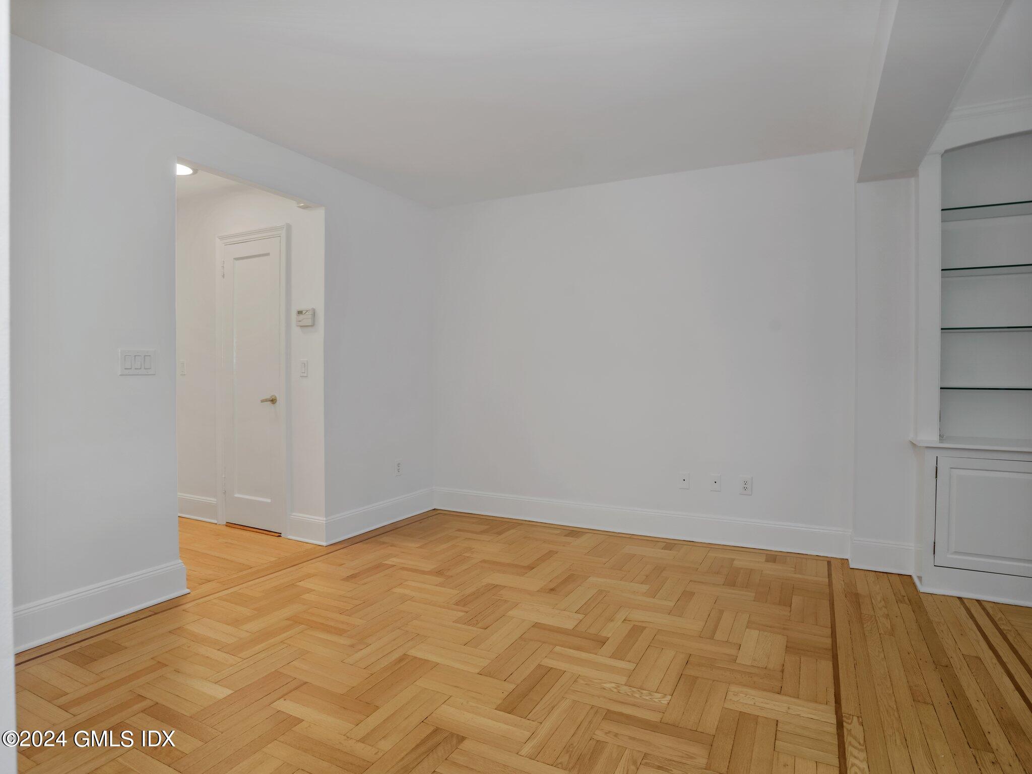 25 W Elm Street, 12