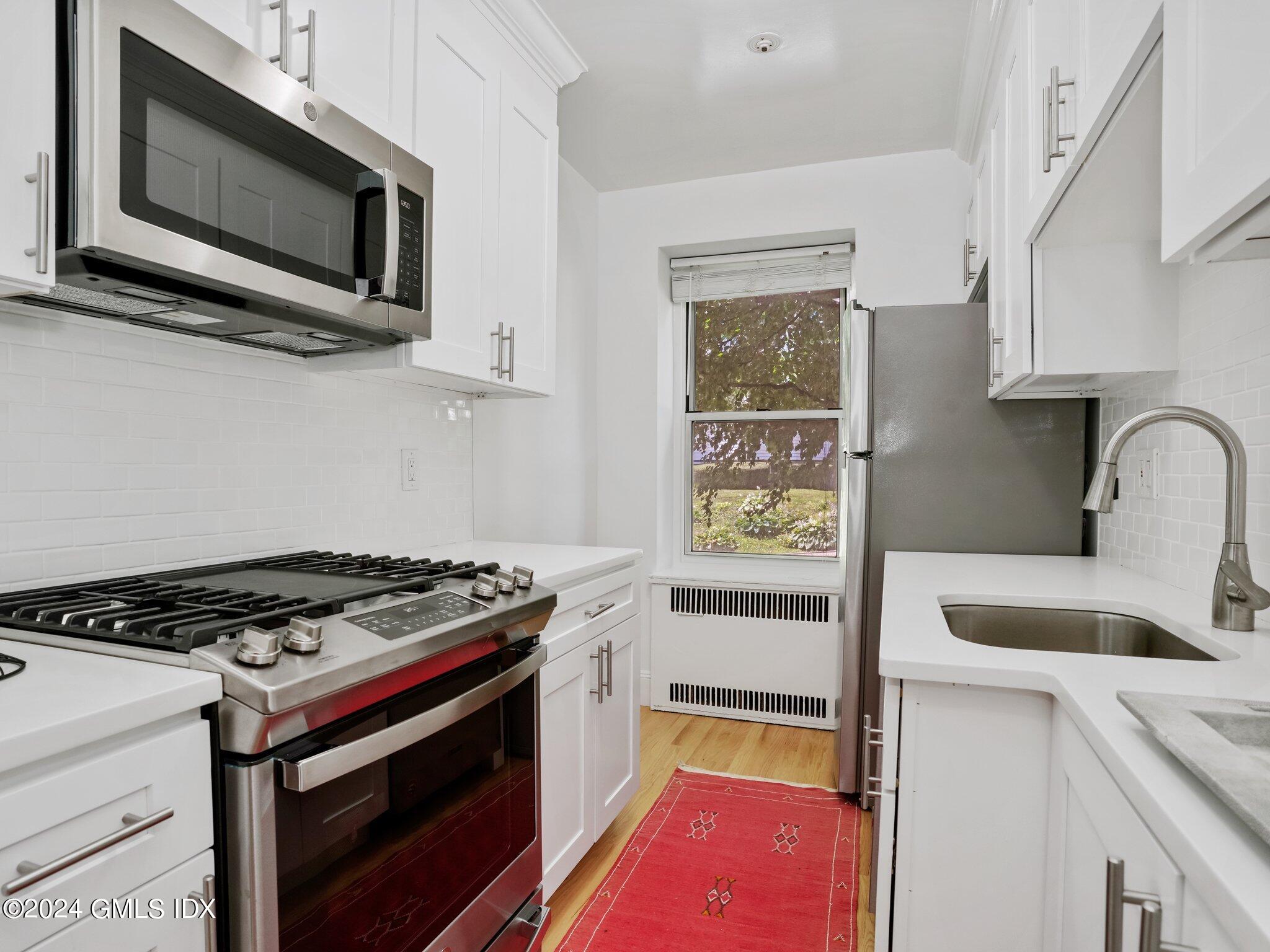 25 W Elm Street, 12