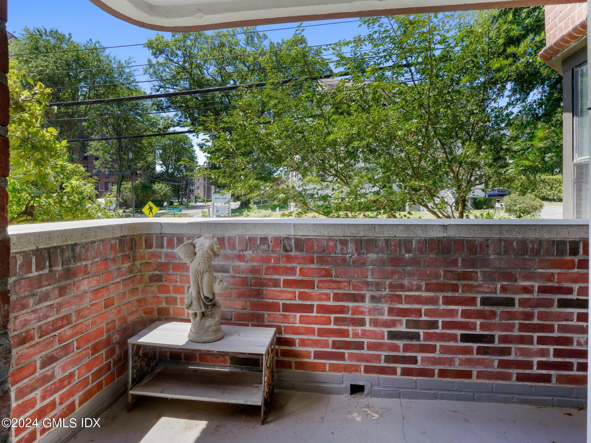 25 W Elm Street, 12