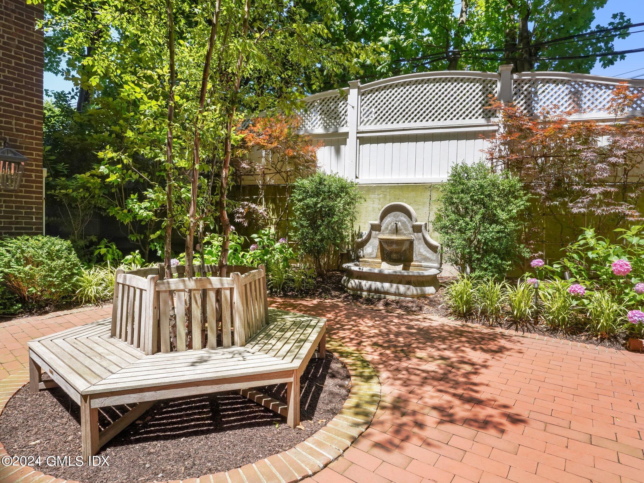 25 W Elm Street, 12