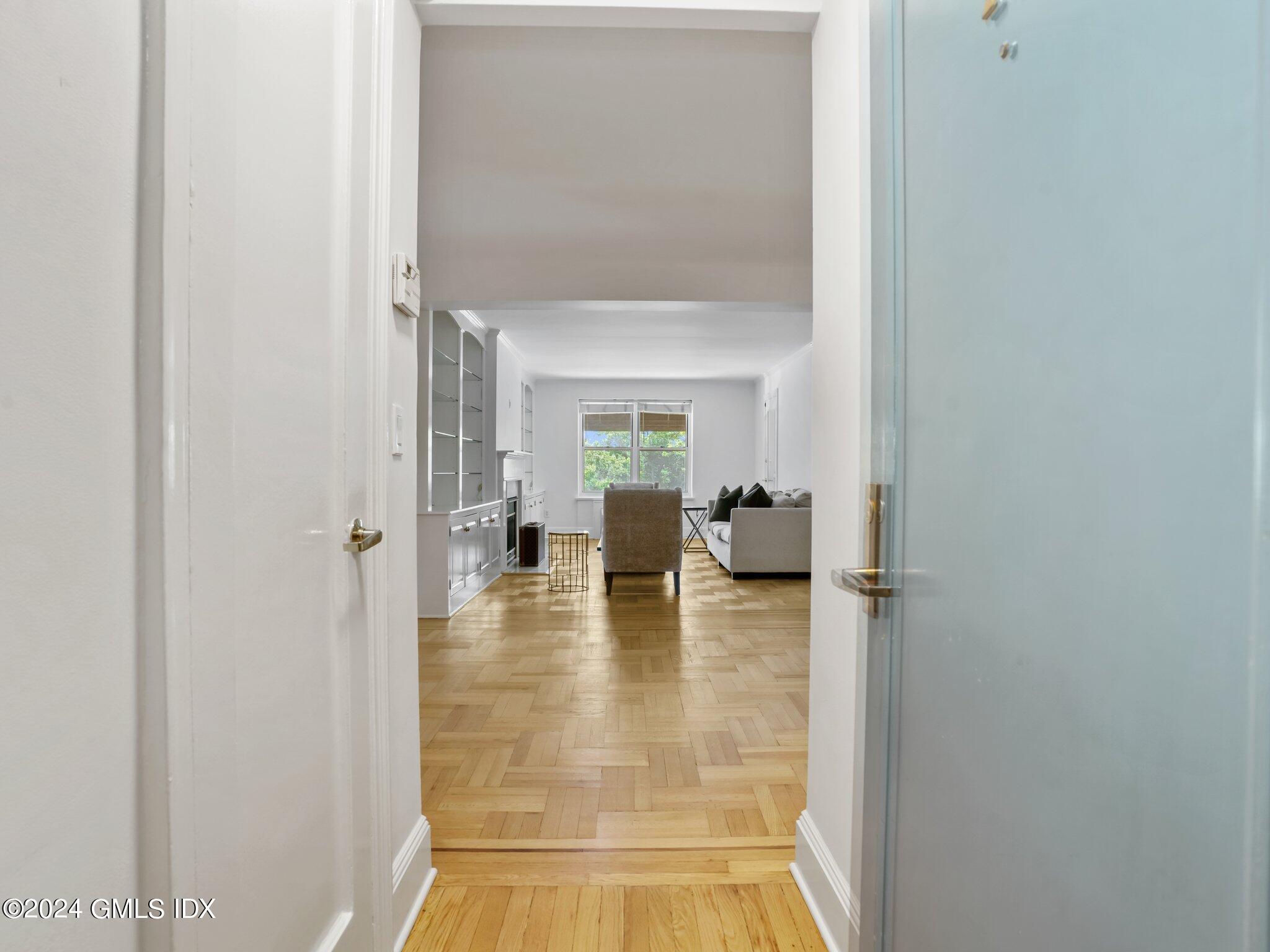 25 W Elm Street, 12
