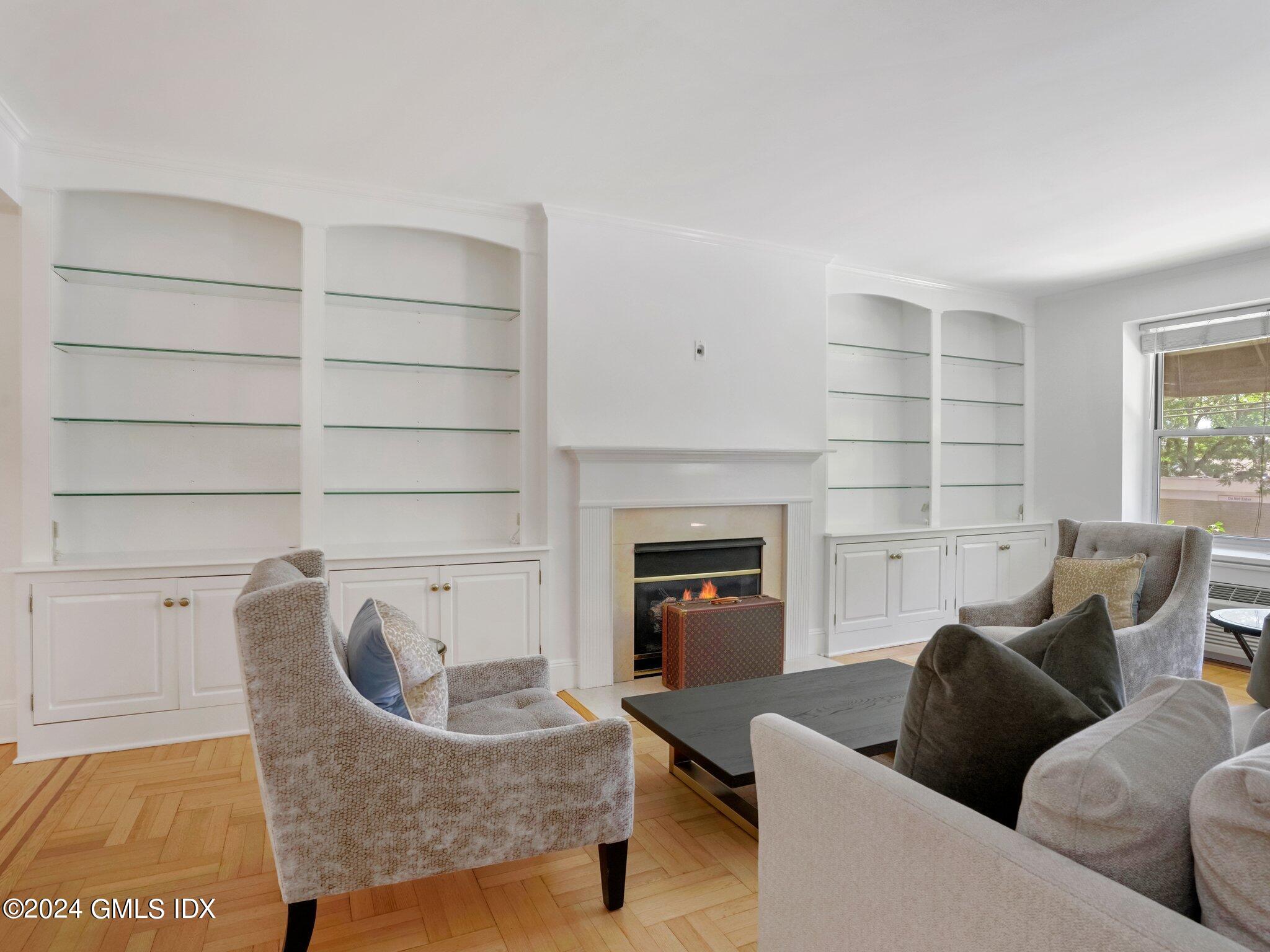 25 W Elm Street, 12