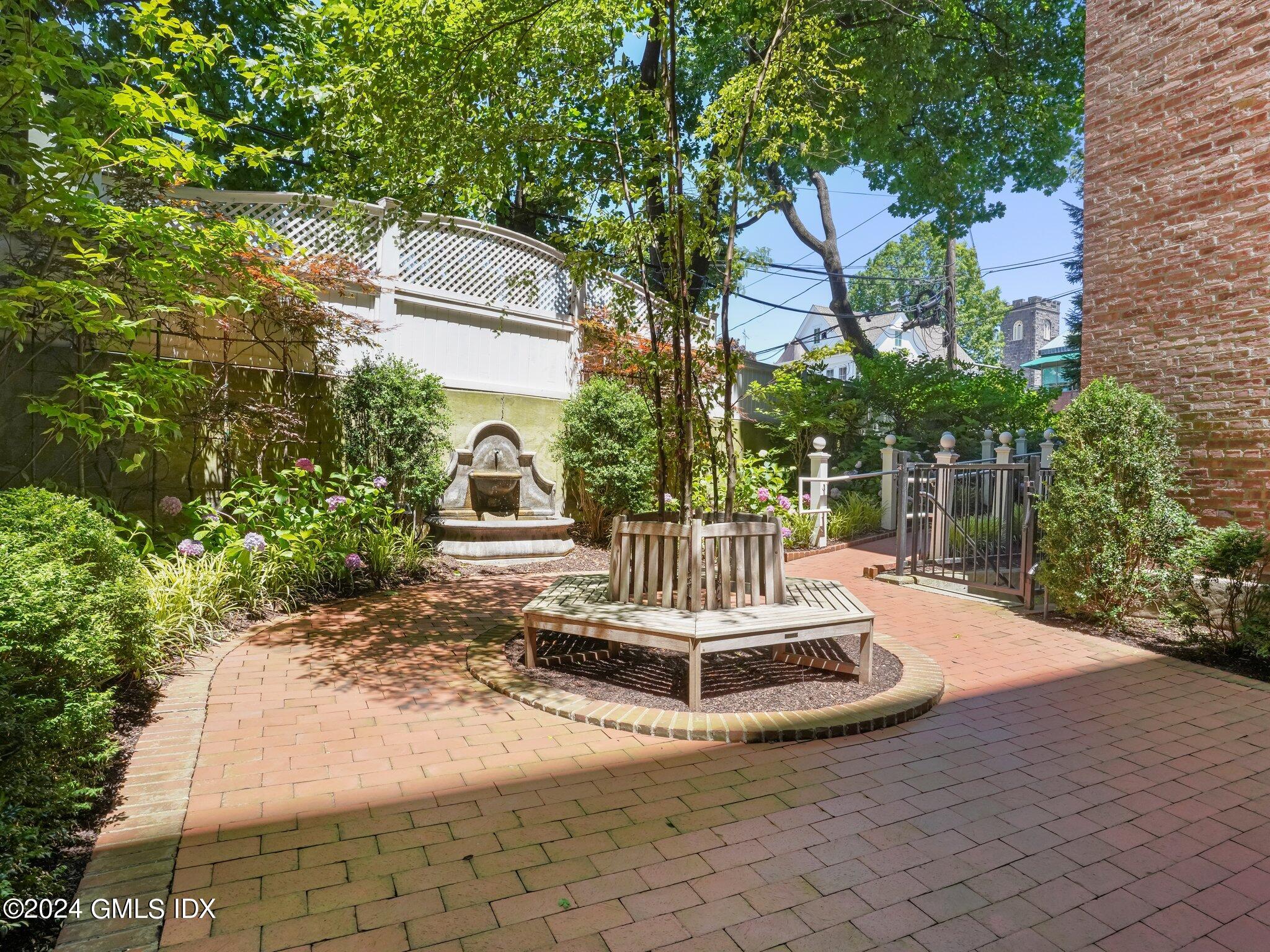 25 W Elm Street, 12
