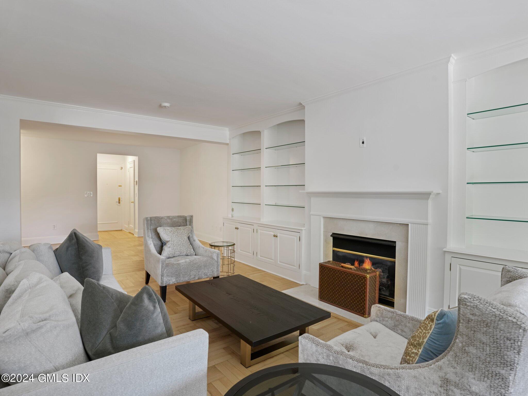 25 W Elm Street, 12