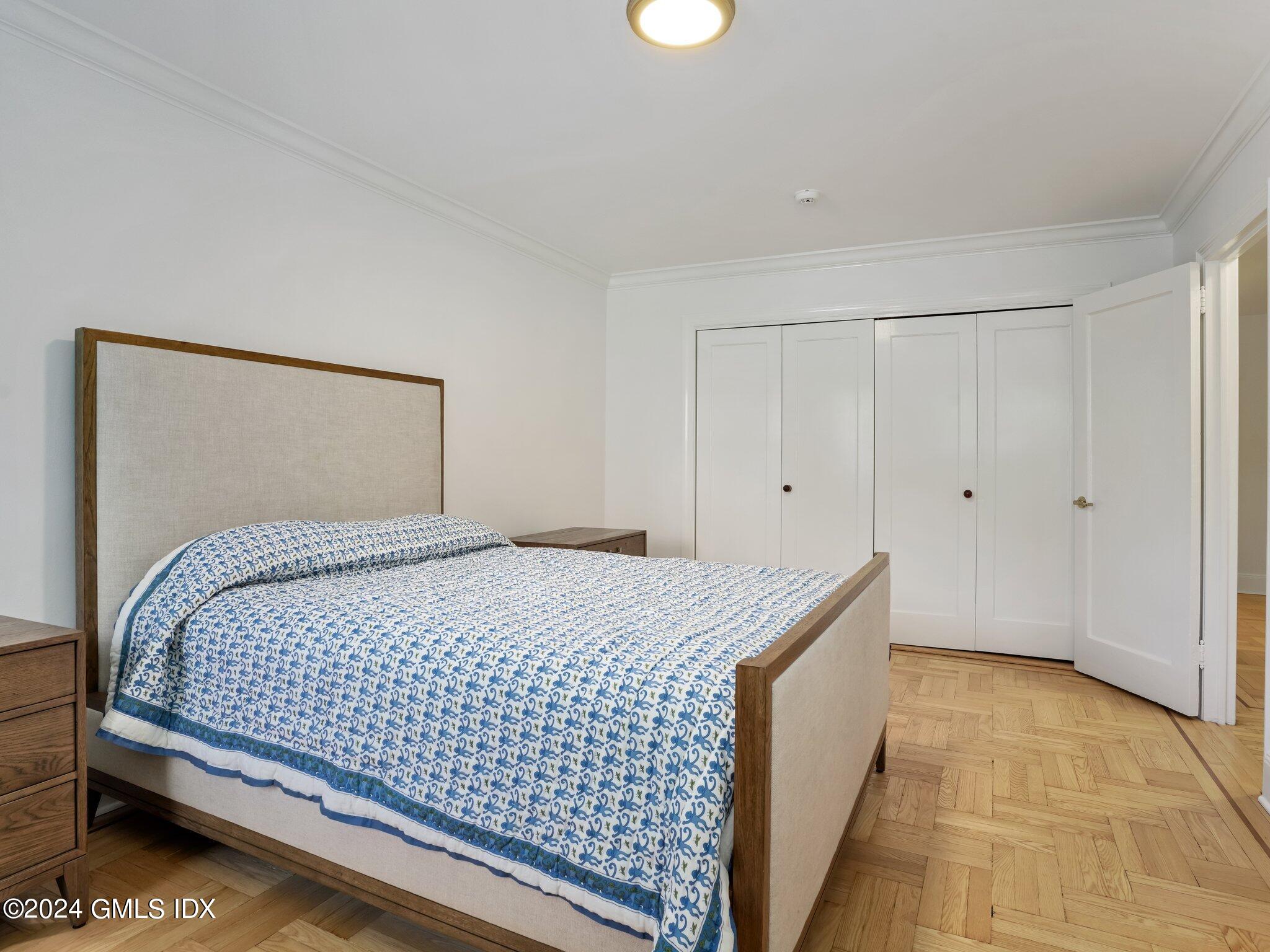 25 W Elm Street, 12