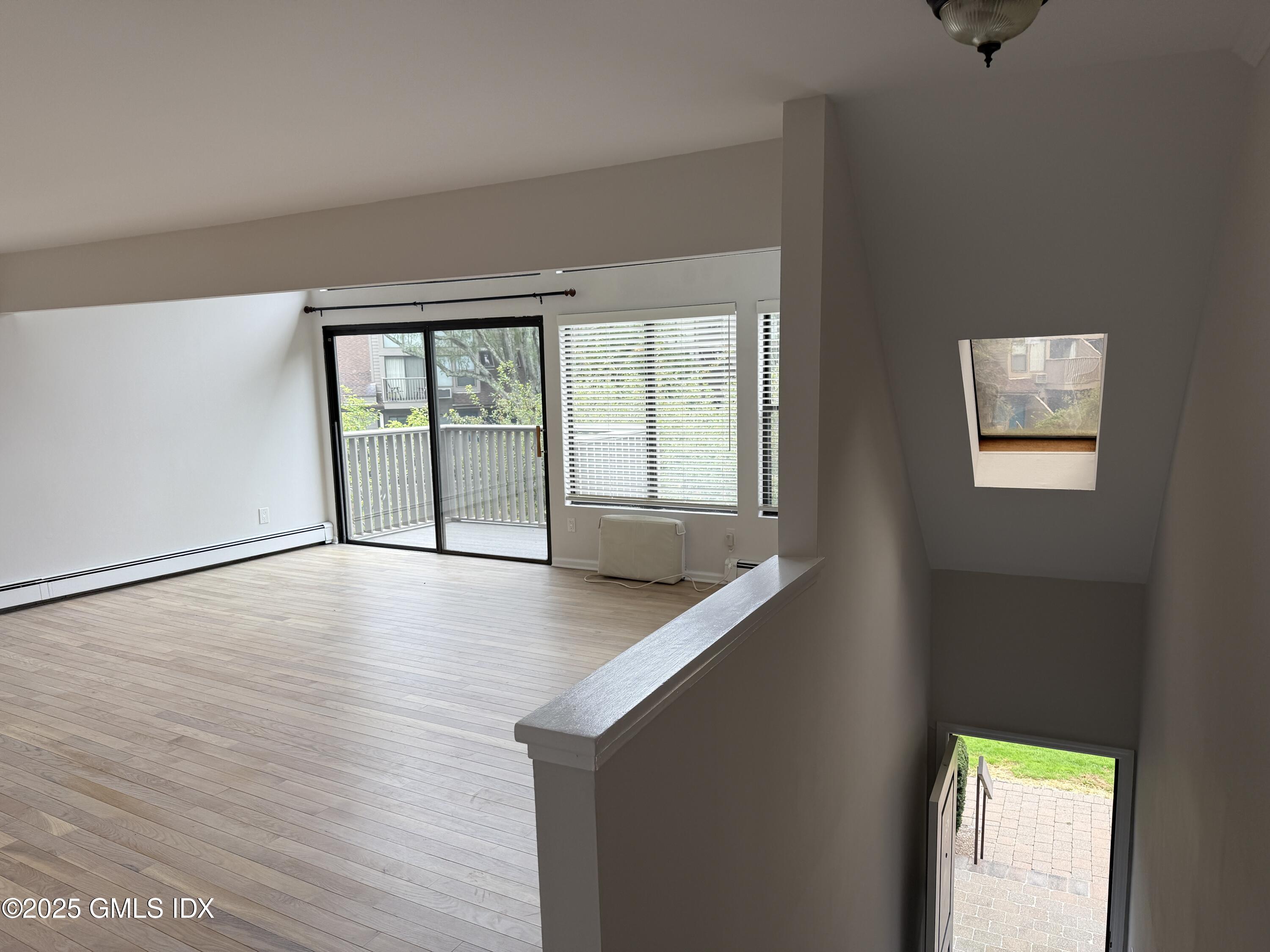 1465 E Putnam Avenue 326