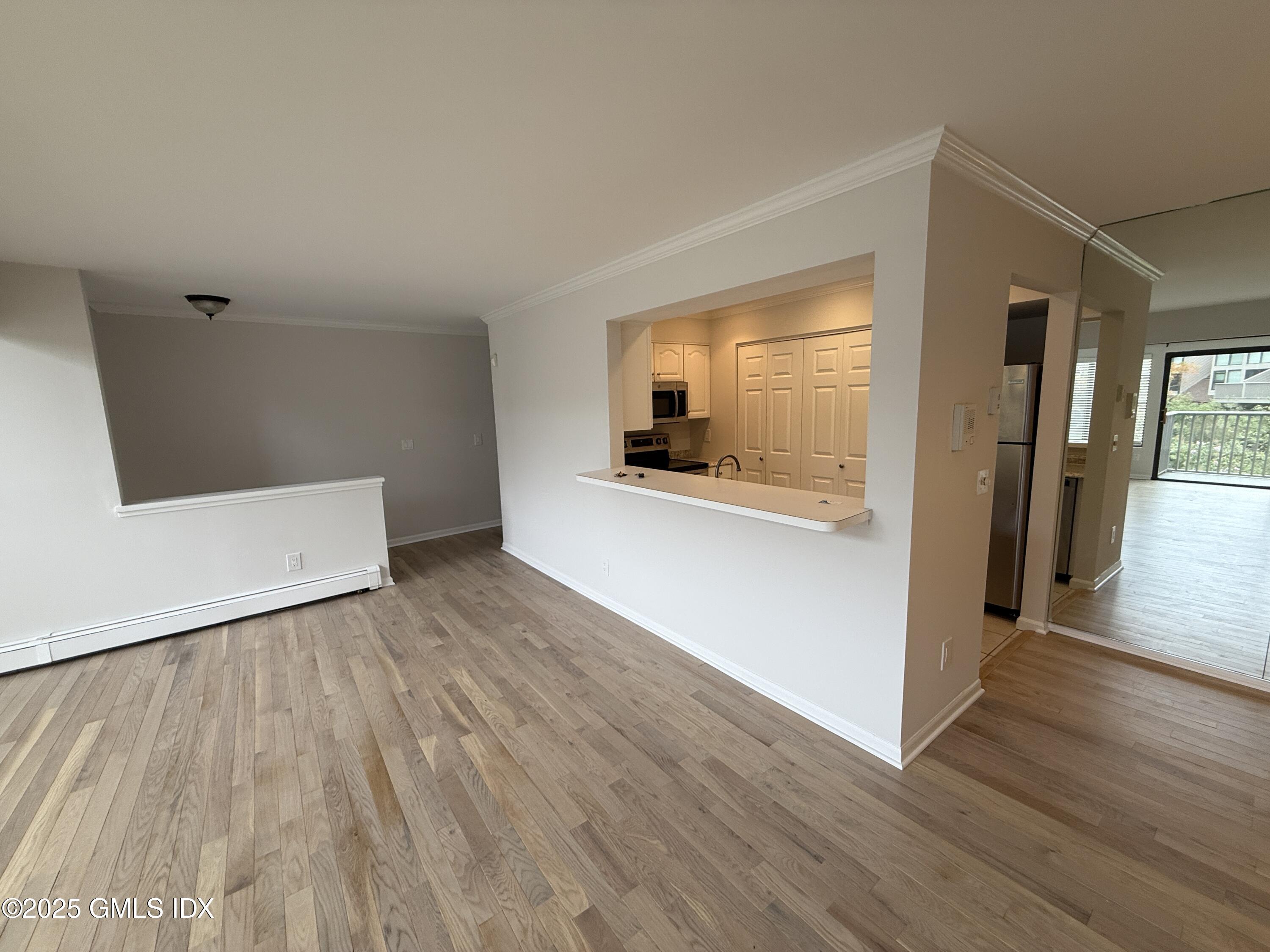 1465 E Putnam Avenue 326